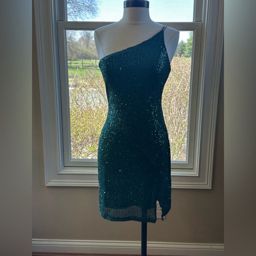 One-Shoulder Emerald Sequin Mini Dress